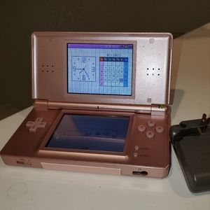 Nintendo DS Lite WORKING.With CHARGER